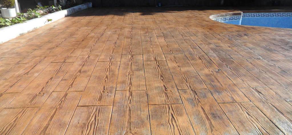 Amenajati-va curtea cu beton amprentat. Zeci de Modele si culori disponibile! Executam lucrari de pavare cu beton amprentat.